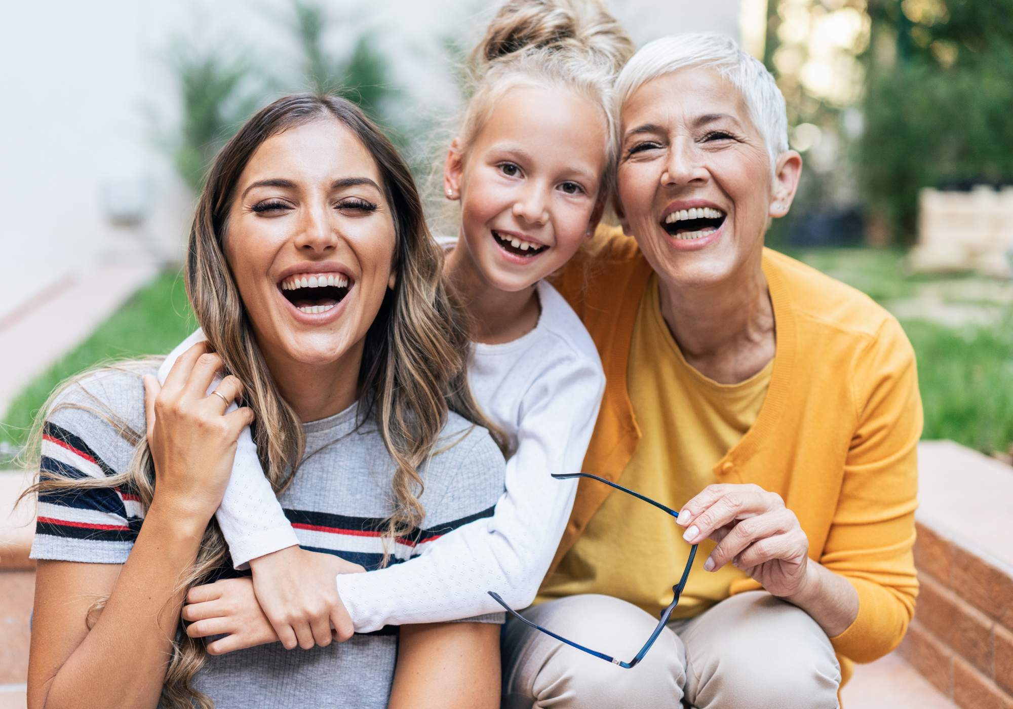 Drie generaties vrouwen: kind, moeder en oma